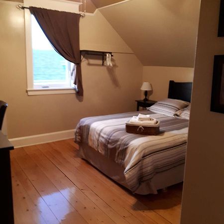 Dans Les Draps De Morphee Bed & Breakfast Campbellton Bagian luar foto