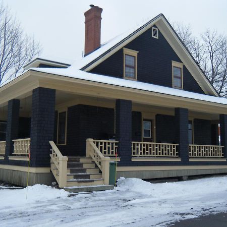 Dans Les Draps De Morphee Bed & Breakfast Campbellton Bagian luar foto
