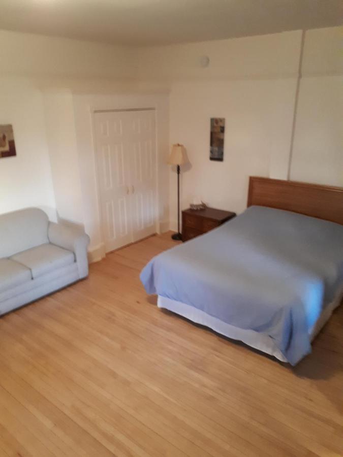 Dans Les Draps De Morphee Bed & Breakfast Campbellton Bagian luar foto