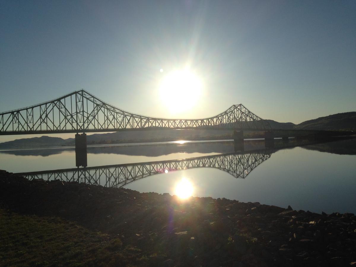 Dans Les Draps De Morphee Bed & Breakfast Campbellton Bagian luar foto