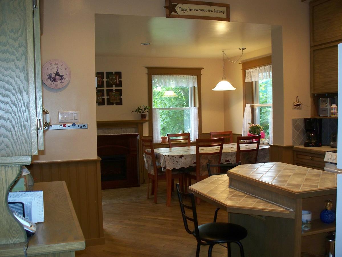 Dans Les Draps De Morphee Bed & Breakfast Campbellton Bagian luar foto
