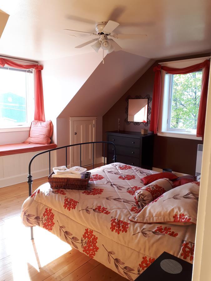 Dans Les Draps De Morphee Bed & Breakfast Campbellton Bagian luar foto