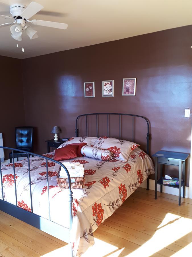 Dans Les Draps De Morphee Bed & Breakfast Campbellton Bagian luar foto