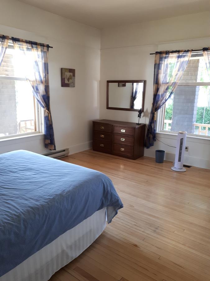 Dans Les Draps De Morphee Bed & Breakfast Campbellton Bagian luar foto