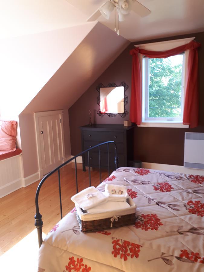 Dans Les Draps De Morphee Bed & Breakfast Campbellton Bagian luar foto