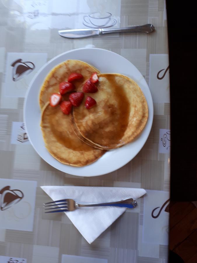 Dans Les Draps De Morphee Bed & Breakfast Campbellton Bagian luar foto