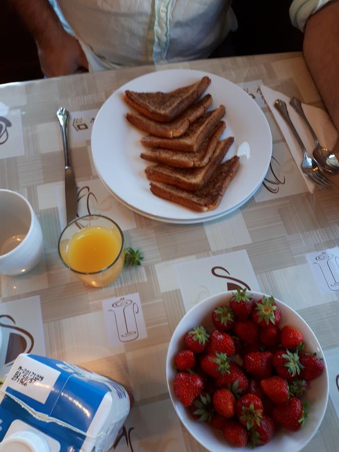 Dans Les Draps De Morphee Bed & Breakfast Campbellton Bagian luar foto