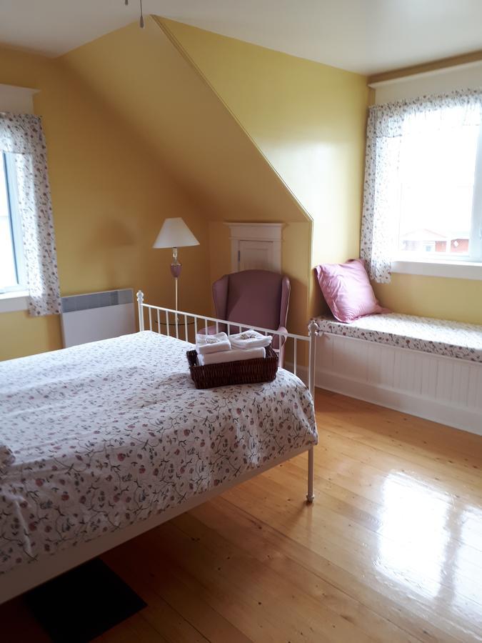 Dans Les Draps De Morphee Bed & Breakfast Campbellton Bagian luar foto