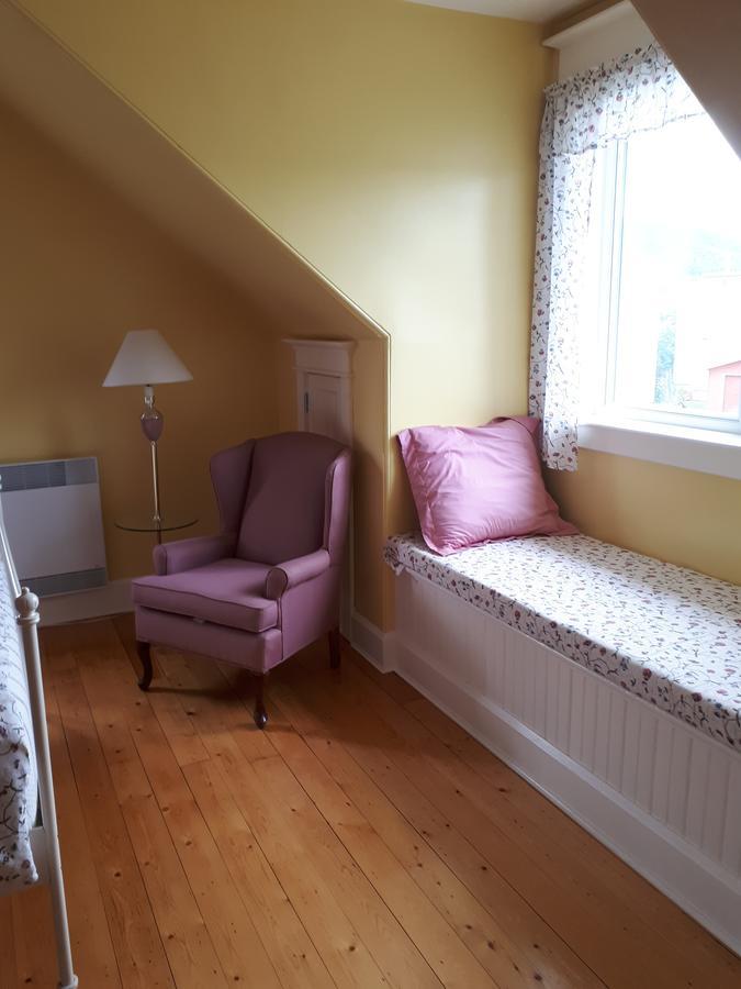 Dans Les Draps De Morphee Bed & Breakfast Campbellton Bagian luar foto